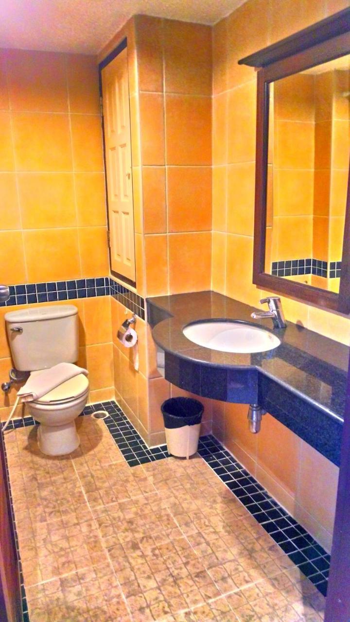 Bodega Phuket Patong (Adults Only) Hostel Kültér fotó