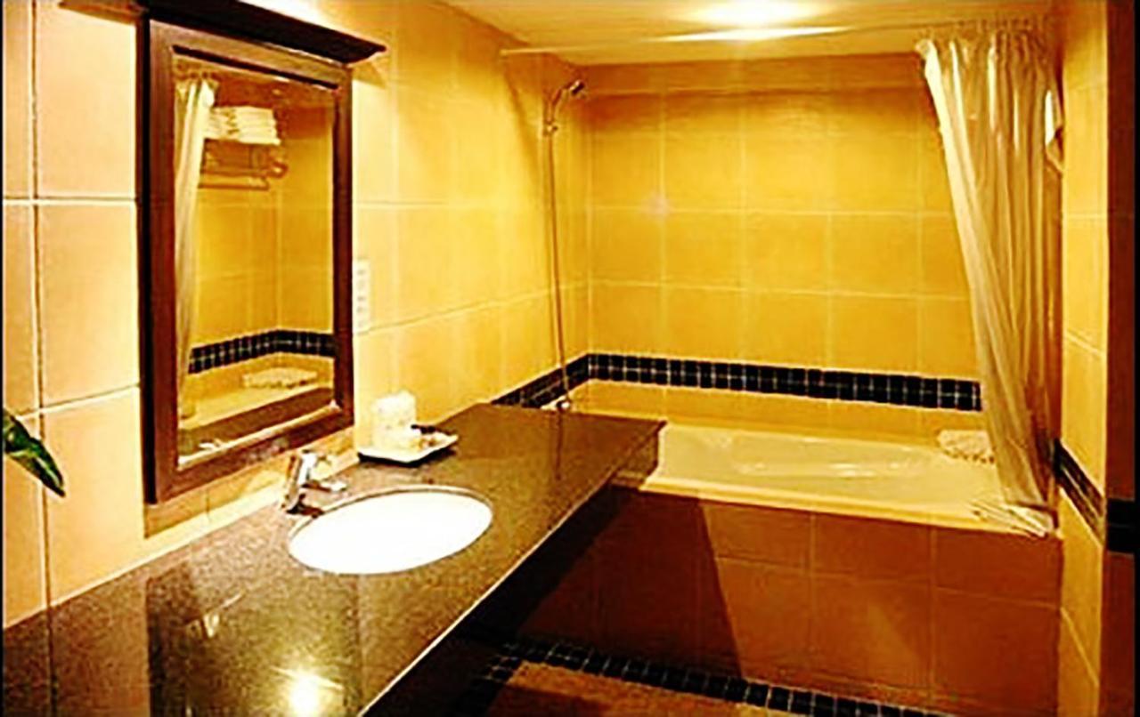 Bodega Phuket Patong (Adults Only) Hostel Kültér fotó