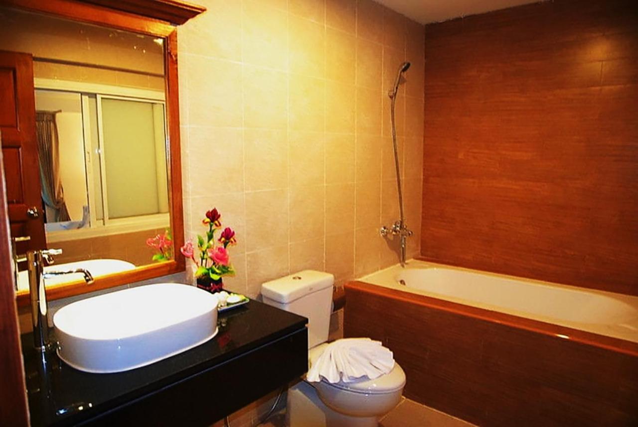 Bodega Phuket Patong (Adults Only) Hostel Kültér fotó